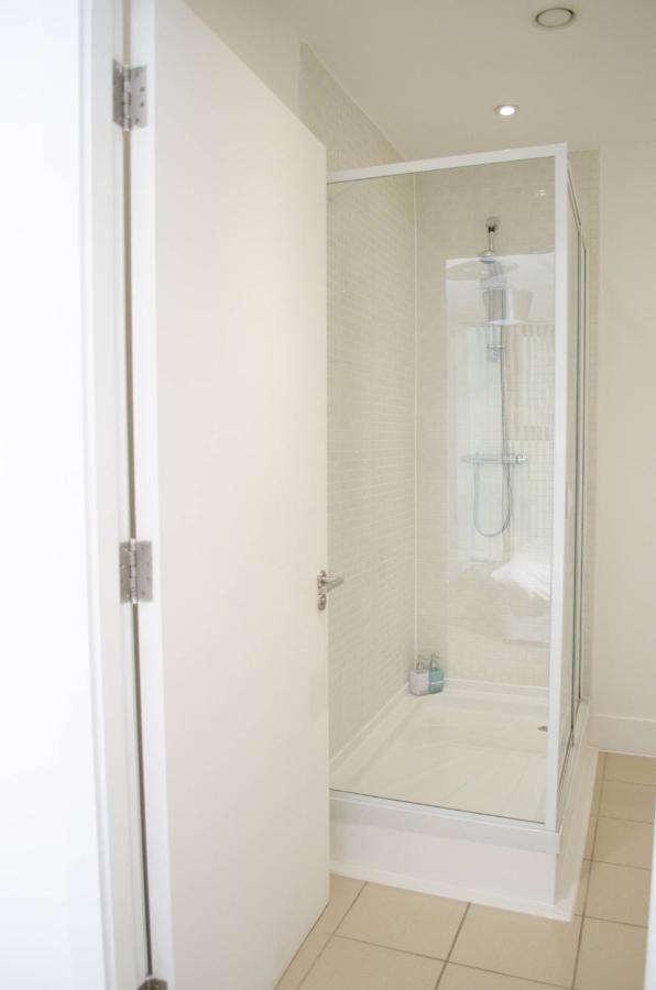 Serviced Apartment In Liverpool City Centre - Free Parking - Balcony - By Happy Days Екстер'єр фото