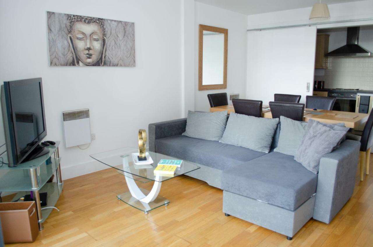 Serviced Apartment In Liverpool City Centre - Free Parking - Balcony - By Happy Days Екстер'єр фото