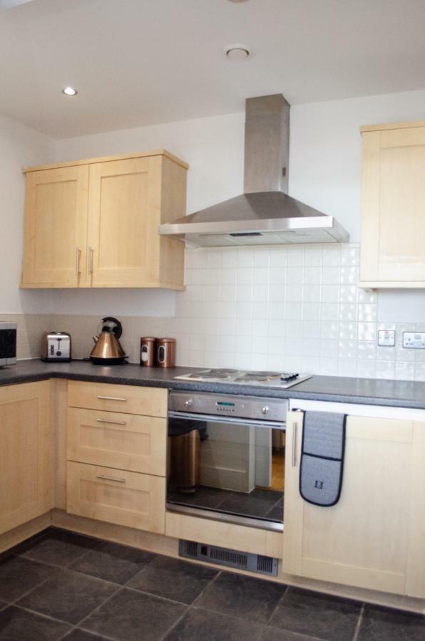 Serviced Apartment In Liverpool City Centre - Free Parking - Balcony - By Happy Days Екстер'єр фото