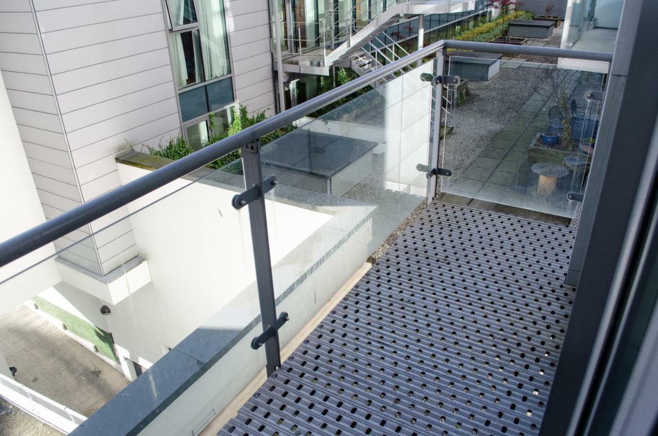 Serviced Apartment In Liverpool City Centre - Free Parking - Balcony - By Happy Days Екстер'єр фото