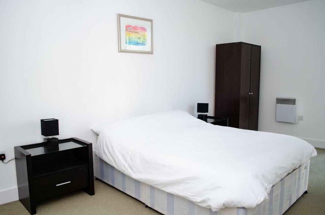 Serviced Apartment In Liverpool City Centre - Free Parking - Balcony - By Happy Days Екстер'єр фото